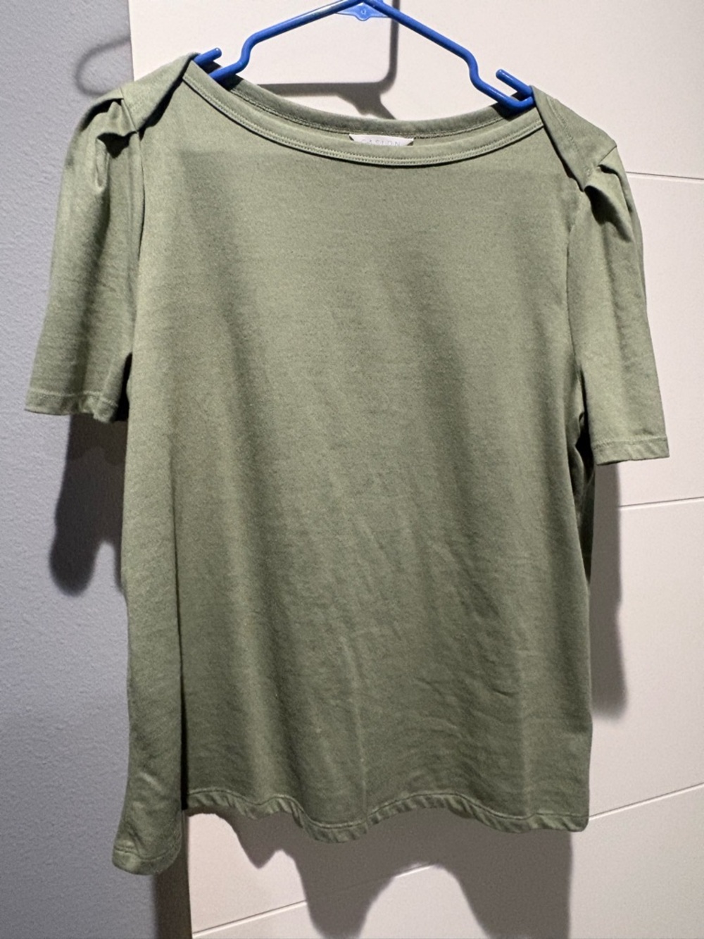 Caslon Brand Women’s Juniors Green Top Puff  Sleeve Medium